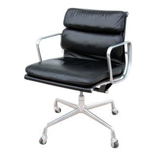 Vintage Mid-Century Modern Herman Miller Eames Soft Pad Black Management Chair For Sale