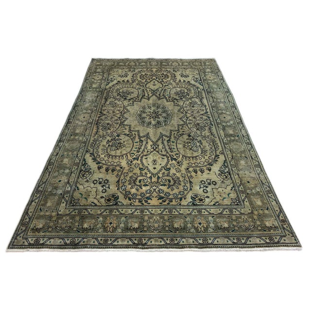 Vintage rug | Size: 305 x 186 cm | Material: Hand-knotted wool | Condition: Good, carefully restored | Pattern:...