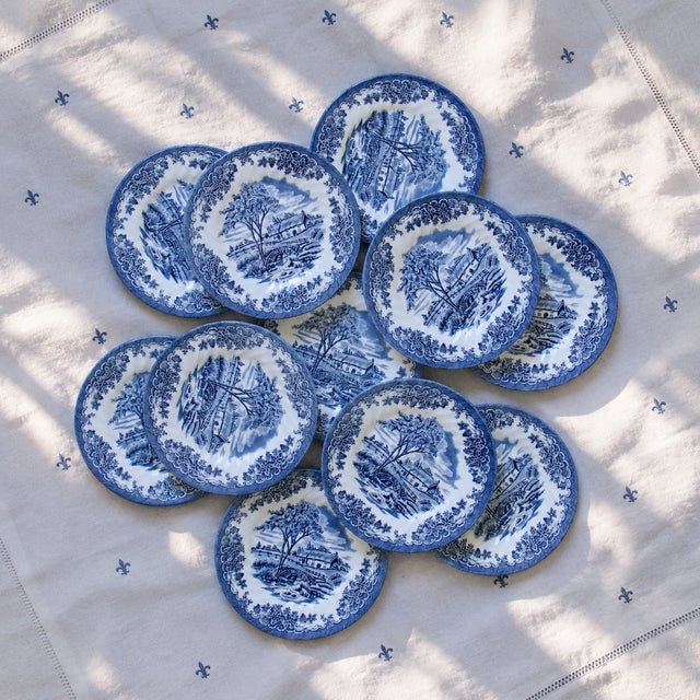 Large Vintage English Earthenware Dinner Service from Staffordshire Churchill, 1970s, Set of 35 For Sale - Image 6 of 8