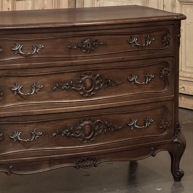 Burnt Umber Pair Antique French Louis XV Walnut Commodes ~ Chests of Drawers For Sale - Image 8 of 17