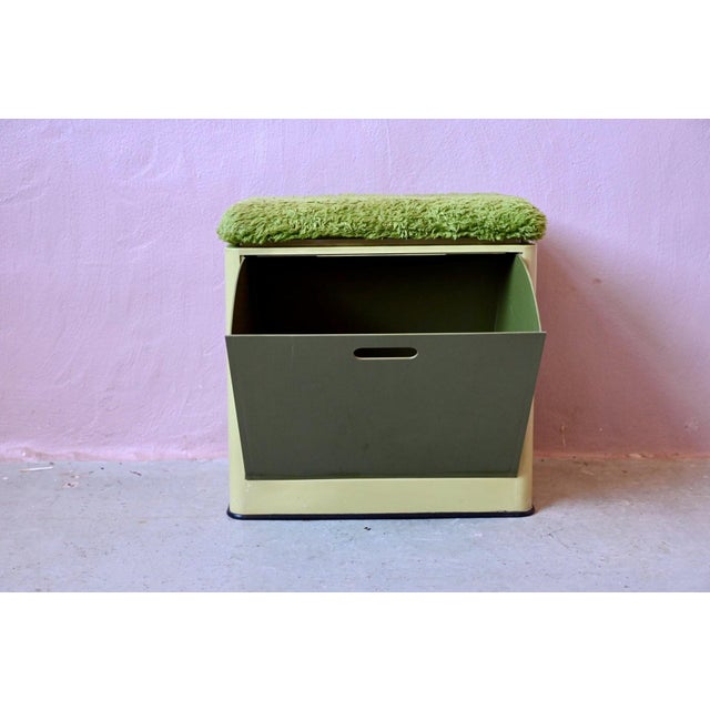 This laundry stool-chest, attributed to Emsa and made in West Germany in the 1970s, perfectly encapsulates the joyful and...