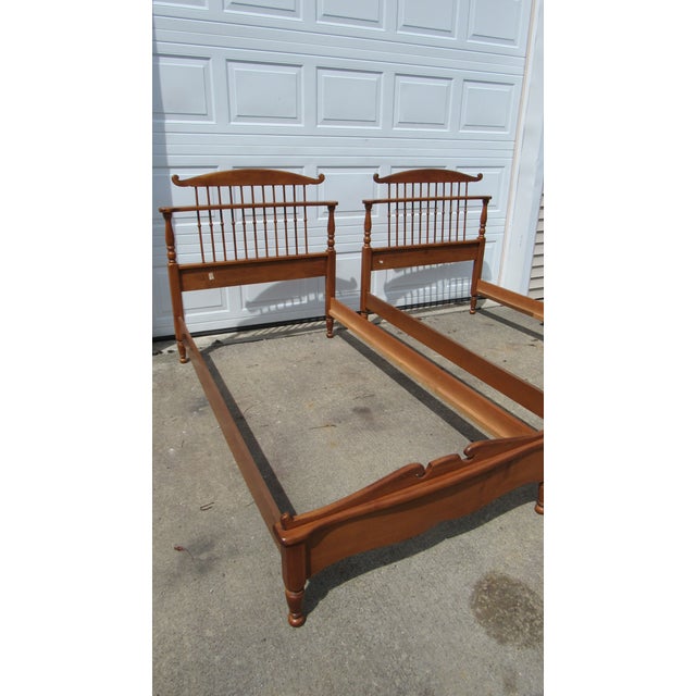 Traditional 1980s Sprague and Carleton Pair Maple Twin Beds Designer For Sale - Image 3 of 6