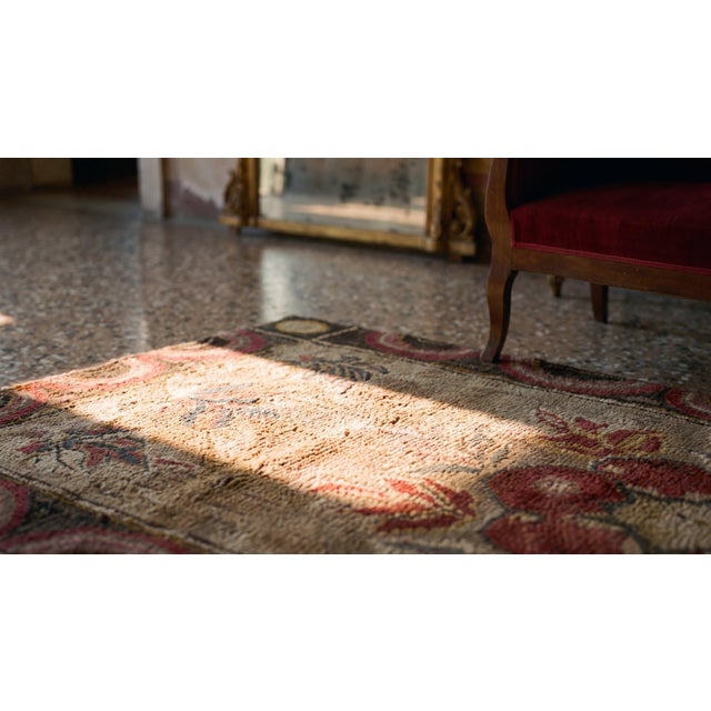 1900s Brown Floral Antique Fan Arc Border American Folk Art Hooked Small Rug For Sale - Image 18 of 18