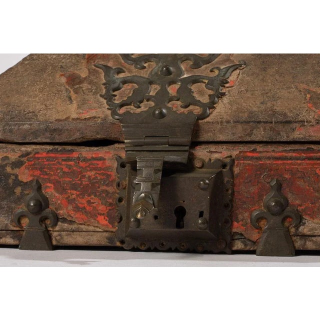 Indian Early 19th Century Indian Brass Bound Lacquered Teak Dowry Box For Sale - Image 3 of 12