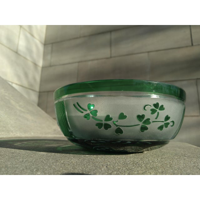 Green 1980s Celtic Knot Irish Crystal Bowl Green Cut-to-Clear Shamrocks on Frosted Panels For Sale - Image 8 of 15