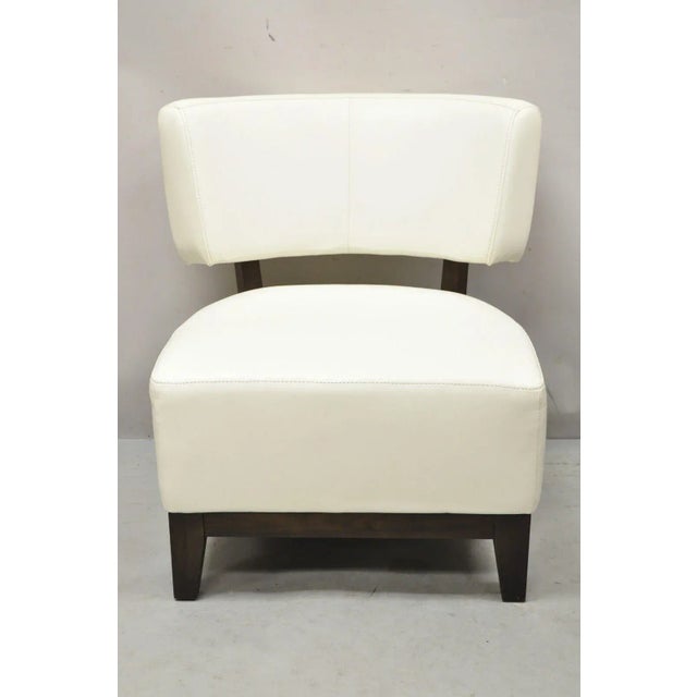 Modern Decorator White Vinyl Barrel Back Club Lounge Slipper Chair. Item features white vinyl upholstery, solid wood...