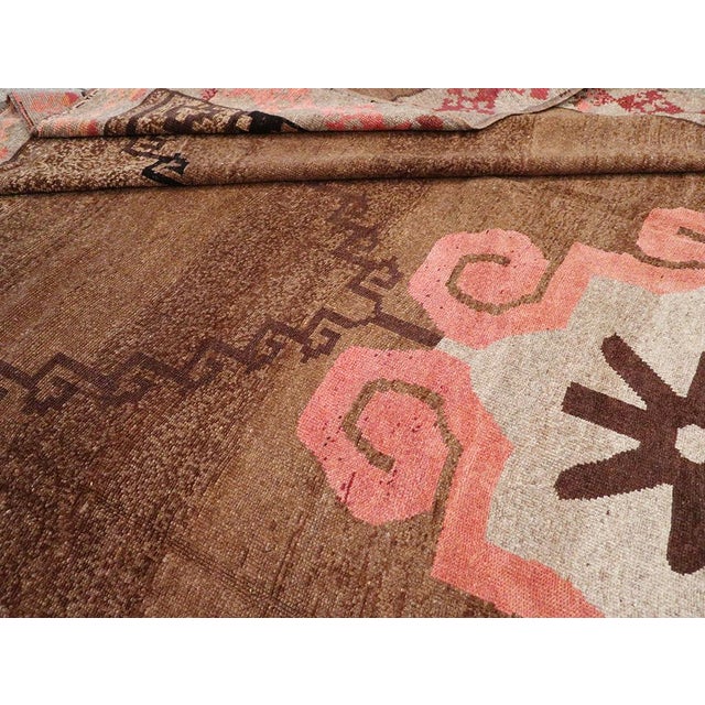 Galerie Shabab Collection Mid-20th Century Turkish Anatolian Carpet For Sale - Image 10 of 10