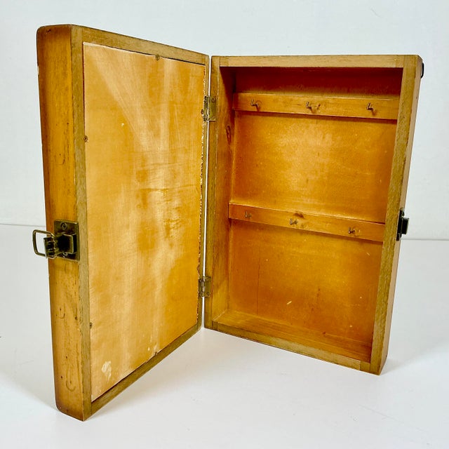 American 1970s Vintage Adirondack Fly Fishing Motif Wall Mount Key Box With 6 Hooks For Sale - Image 3 of 13