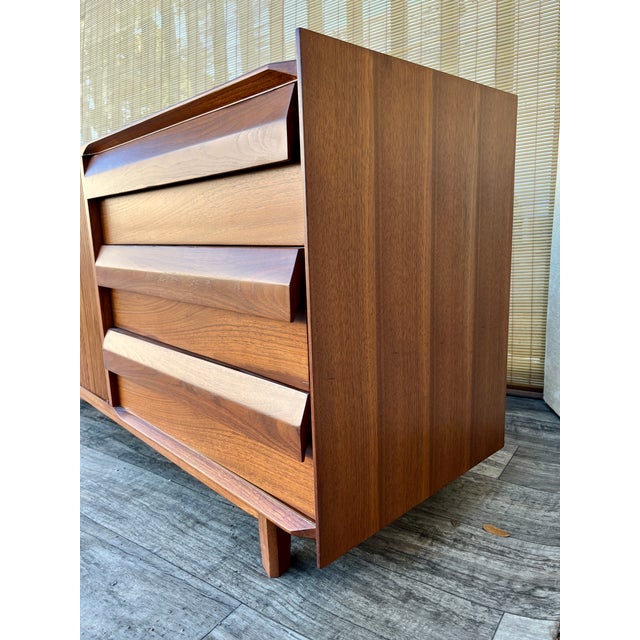 Fully Refinished Mid Century Modern 9 Drawers Dresser /Credenza by Lane Altavista Furniture. Circa 1960s For Sale - Image 15 of 18