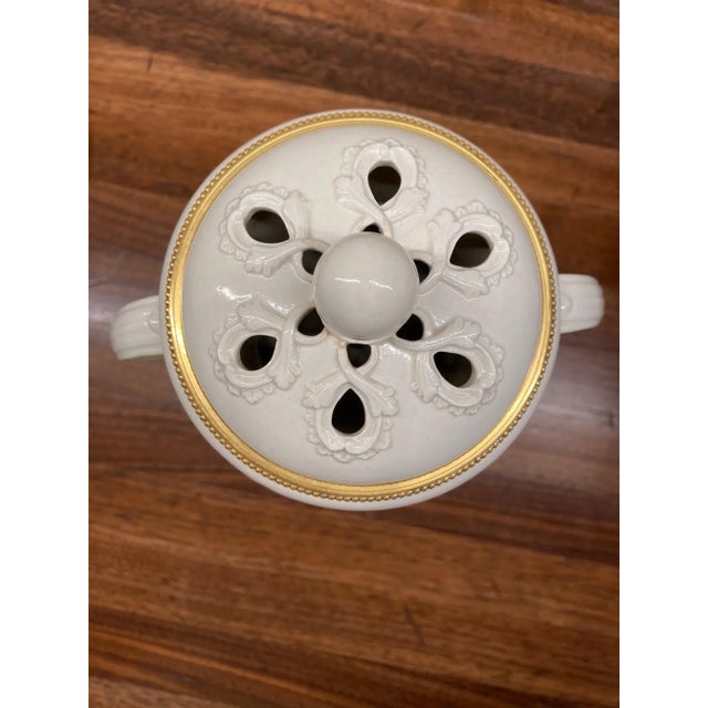 Ceramic Early 20th Century Neoclassical Wedgwood Creamware Vase Urn For Sale - Image 7 of 11