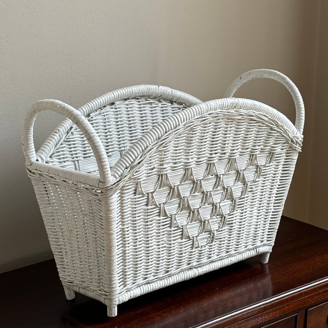 Mid-20th Century White Wicker Magazine / Book Holder For Sale - Image 11 of 12