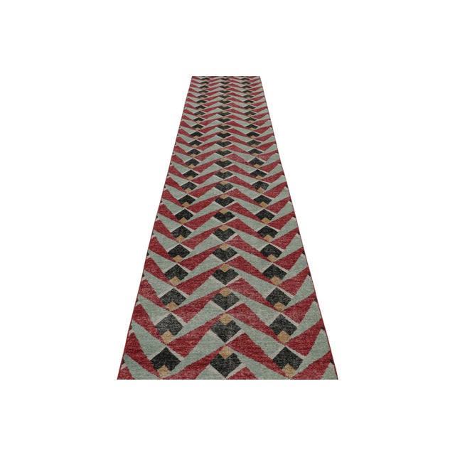 ​​Hand-knotted in wool, this 3x16 rug is a new addition to the Homage Collection by Rug & Kilim. On the Design: Admirers...