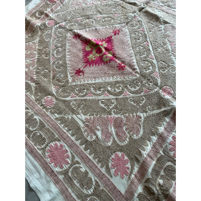 1960s Suzani Wall Tapestry — Neutral Tan Uzbek Tablecloth For Sale - Image 5 of 9