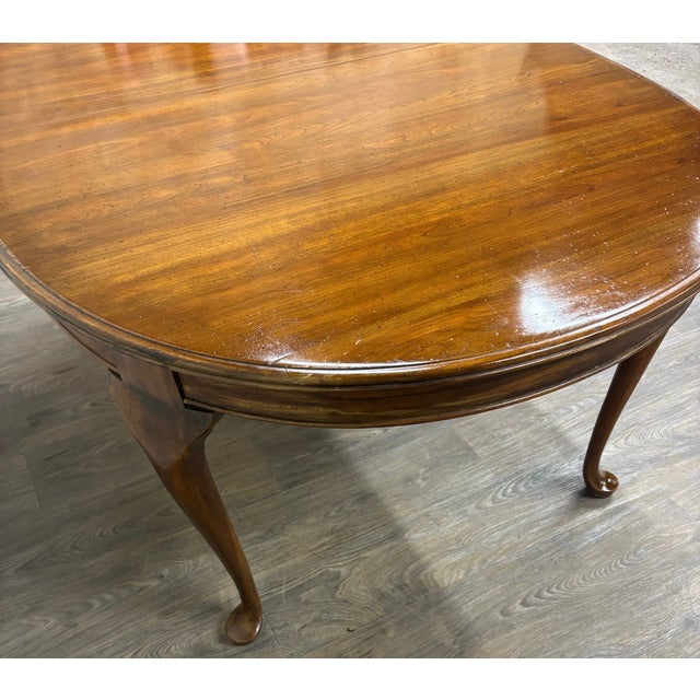 This is a gorgeous vintage Queen Anne style walnut dining table featuring a warm figured walnut finish, graceful cabriole...