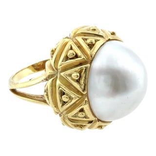 Vintage Tiffany & Co. 18k Mabe Pearl Ring, Circa 1980's For Sale