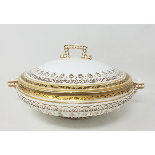 Here's a hard-to-find antique Royal Cauldon H1640 8" round covered vegetable bowl. No chips or cracks on either the bowl...