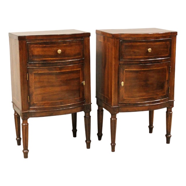 18th Century Louis XVI Italian Bedside Tables in Walnut, Set of 2 For Sale