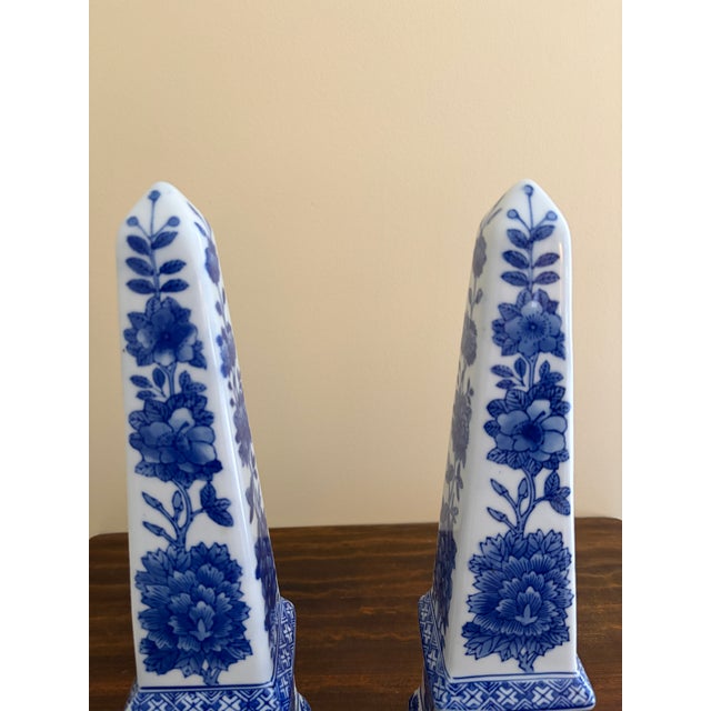 Maitland - Smith Neoclassical French Country Porcelain Blue and White Obelisks, Pair For Sale - Image 4 of 8