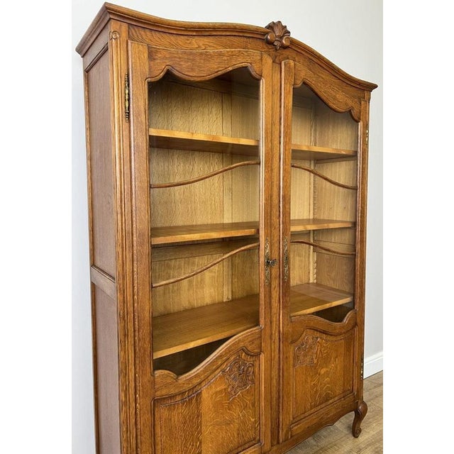 Vintage French Louis XIV Style Display Cabinet in Oak For Sale - Image 4 of 11