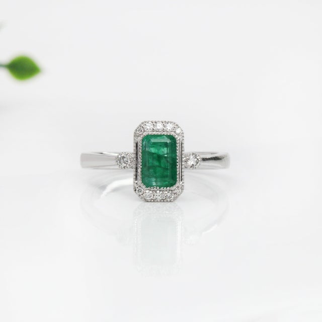 Modern 1ct Emerald Cut Emerald Ring With Diamond Accents: Solid 14k Gold, 7x5mm, Size 6.75 For Sale - Image 3 of 6