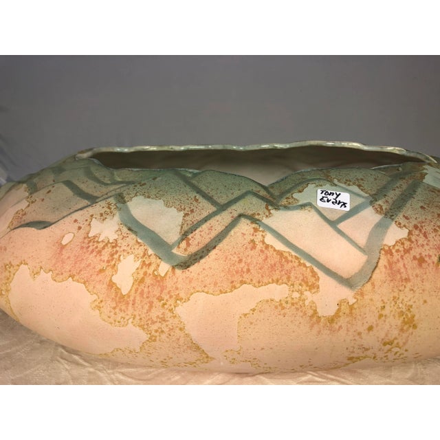 Blush Mid 20th Century Tony Evans Hand Sculpted Vessel Earth Tones Signed No. 30 For Sale - Image 8 of 10