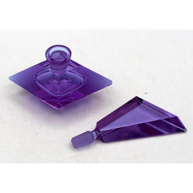 Early 20th Century C. 1920s German Art Deco Alexandrite Glass Perfume Bottle For Sale - Image 5 of 6
