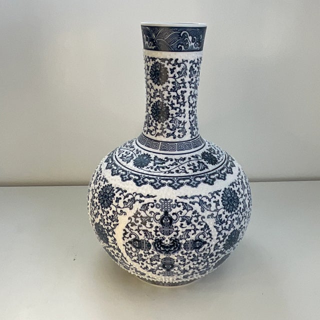 Late 20th Century Vintage Chinoiserie Boho Chic Japanese Ink Blue & White Hobnail Porcelain Vase Attributed to Kutani. For Sale - Image 5 of 13