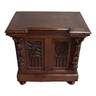 Small Renaissance Style Landing Linen Chest in Oak, Late 19th Century For Sale