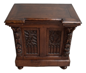 Small Renaissance Style Landing Linen Chest in Oak, Late 19th Century