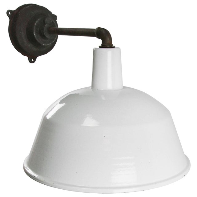 1950s Vintage Industrial Factory Wall Light in White Enamel and Cast Iron For Sale - Image 5 of 8