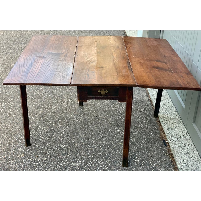 Early 19th Century English DropLeaf Gate Leg Table For Sale - Image 4 of 10