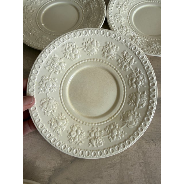 Cream 1950s Wedgwood Wellesley 7 Inch Plates Set of 6 – Cream Embossed Queensware – Made in England For Sale - Image 8 of 12