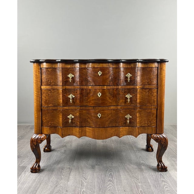 20th Century Louis XV Chest of Drawers in Walnut Burl Veneer For Sale - Image 12 of 12