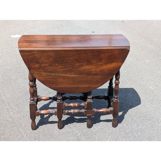 Early 20th Century English Mahogany William and Mary Style Gateleg Drop-Leaf Table With Turned Legs For Sale In Washington DC - Image 6 of 9
