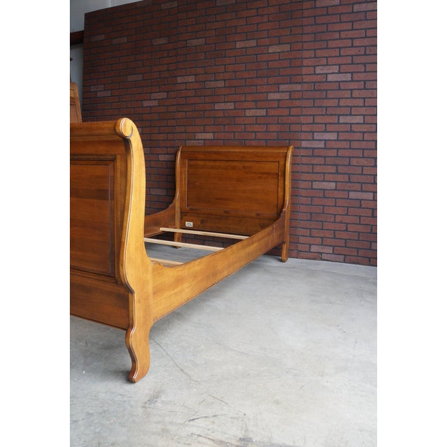 1990s Ethan Allen Country French Twin Sleigh Bed ~ Daybed For Sale - Image 5 of 6