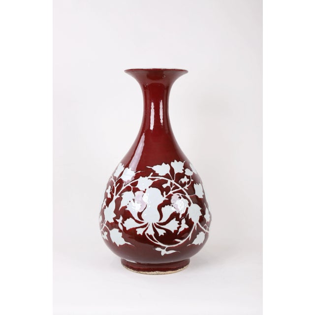 20th-Century Chinese Red-Glazed Vase With White Inscribed Flowers For Sale - Image 11 of 11