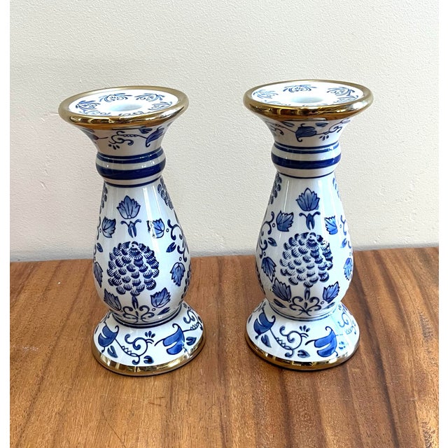 Classic blue and white Chinouseri candlestick par wide wide 24K gold rim 9.5” H x 4” D Set/2 Excellent condition B20