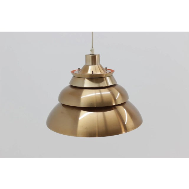 This 1970s pendant light is in the style of Jo Hammerborg. European Plug (up to 250V).The wiring of this item may be...