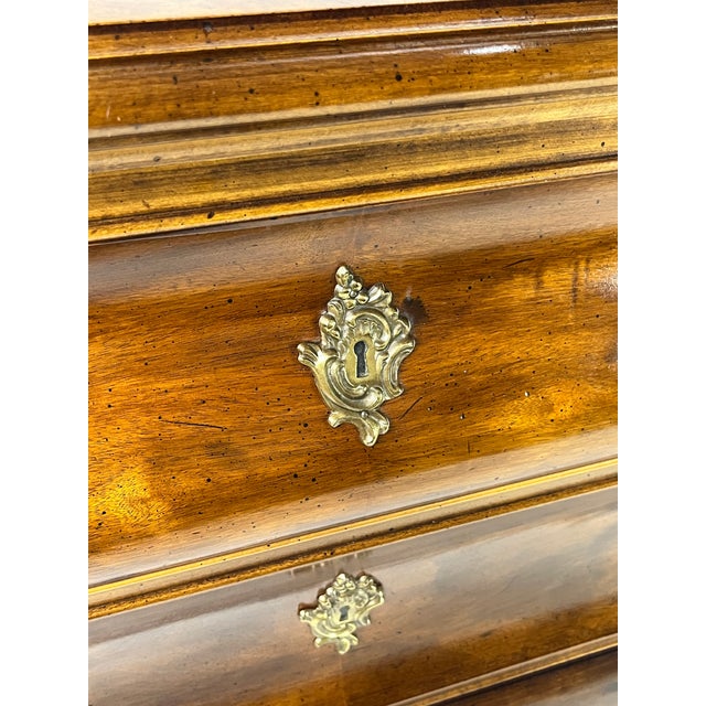 Late 20th Century Henredon Viennese/French Provincial Bombe Chest or Commode For Sale - Image 16 of 17