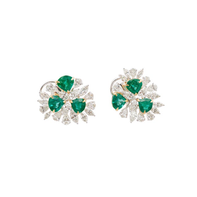Emerald Natural Zambian Emerald 6.54cts & Diamond 6.69cts Earring IN 18K Gold For Sale - Image 8 of 18