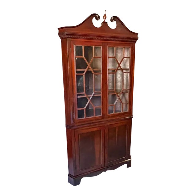 Early 20th Century Chippendale Style Mahogany Corner Cabinet For Sale