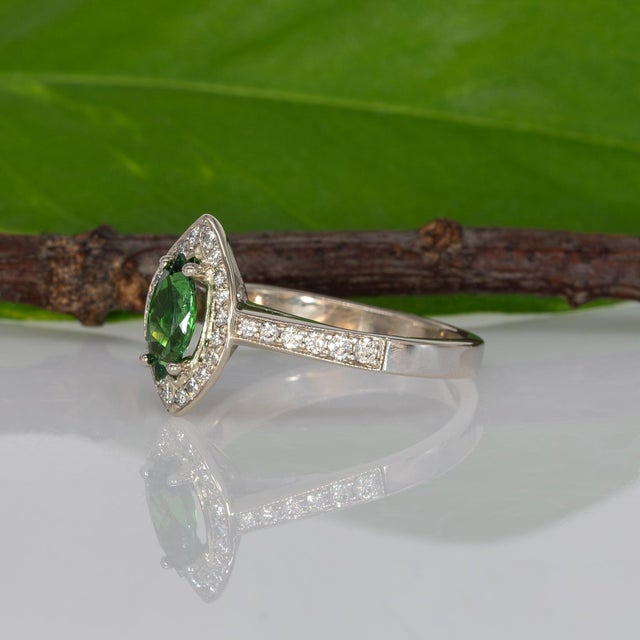 Metal Tsavorite Garnet Ring With Natural Diamond Accents: Solid 14k Gold, Size 6.75 For Sale - Image 7 of 9