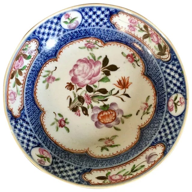 Ceramic 18th Century Chinese Qianlong Porcelain Dish in Famille Rose Palette within a Blue Border For Sale - Image 7 of 7