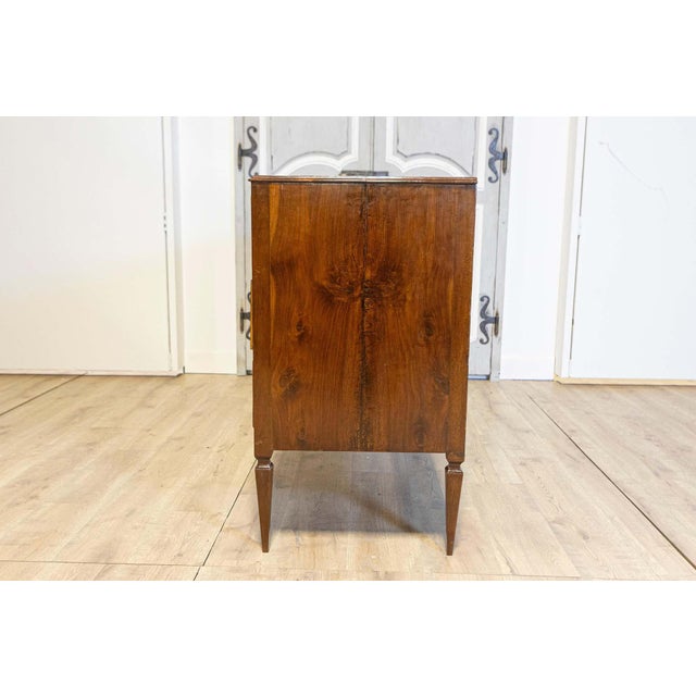Italian Neoclassical Period 1790s Walnut and Mahogany Commode with Cross Banding For Sale - Image 11 of 14