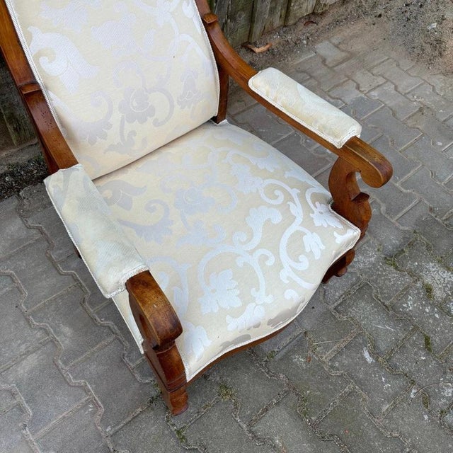 French Voltaire Armchair in Walnut, 1850 For Sale - Image 6 of 15