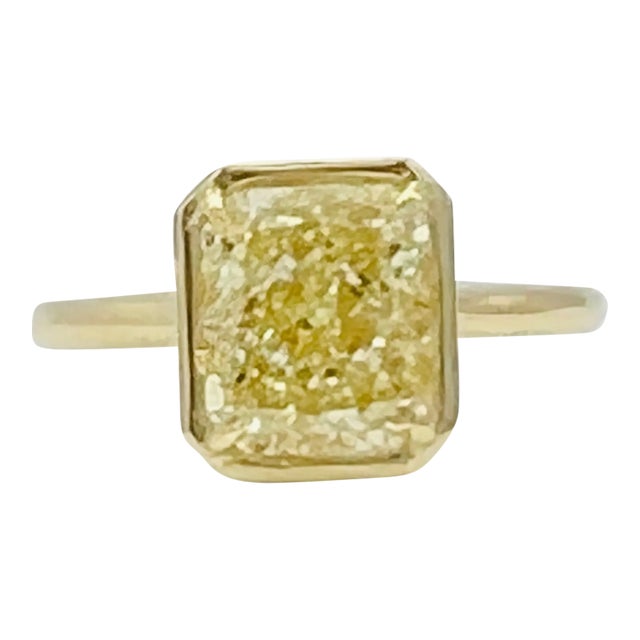 Gia Yellow Radiant 3 Carat Diamond Ring in 18k Yellow Gold, Size 6.75 For Sale