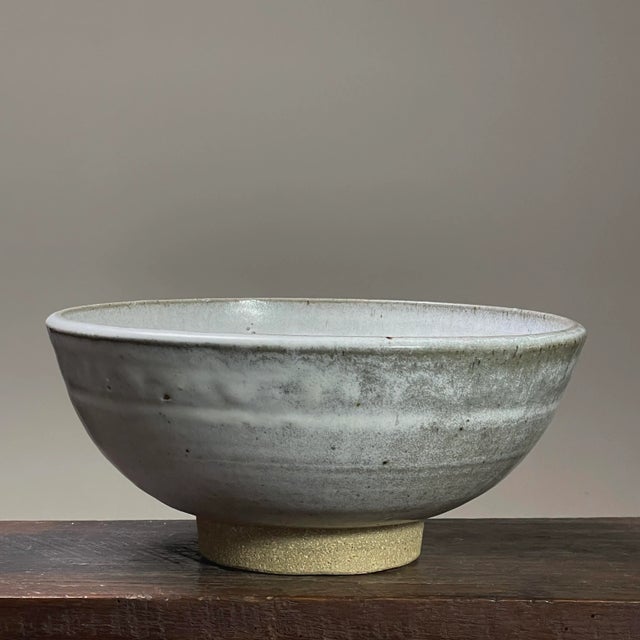 Gray 1980s Large Vintage Minimalist Footed Shino Glazed Grayish White Stoneware Bowl For Sale - Image 8 of 8