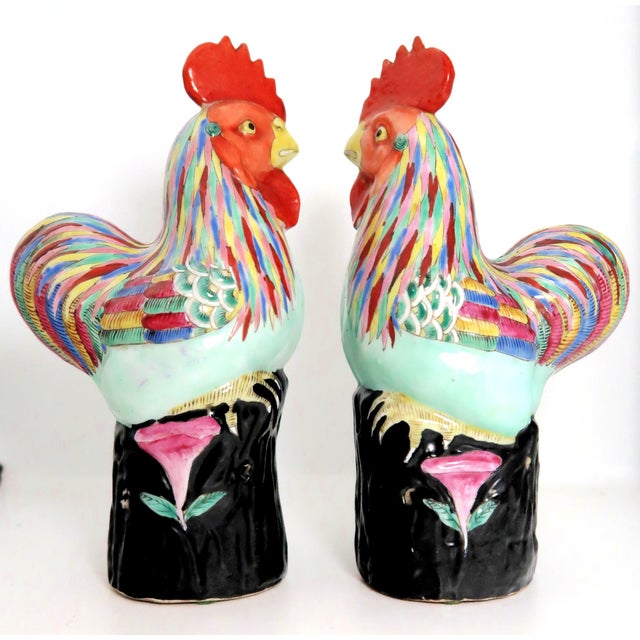 Pair of Vintage Chinese Export Porcelain Cockerels For Sale - Image 4 of 10