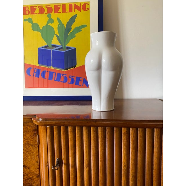 Postmodern white ‘Femme' vase Baba, Vallauris France ca. 1980s H 34 cm x Diam. 20 cm Conditions: excellent, no defects