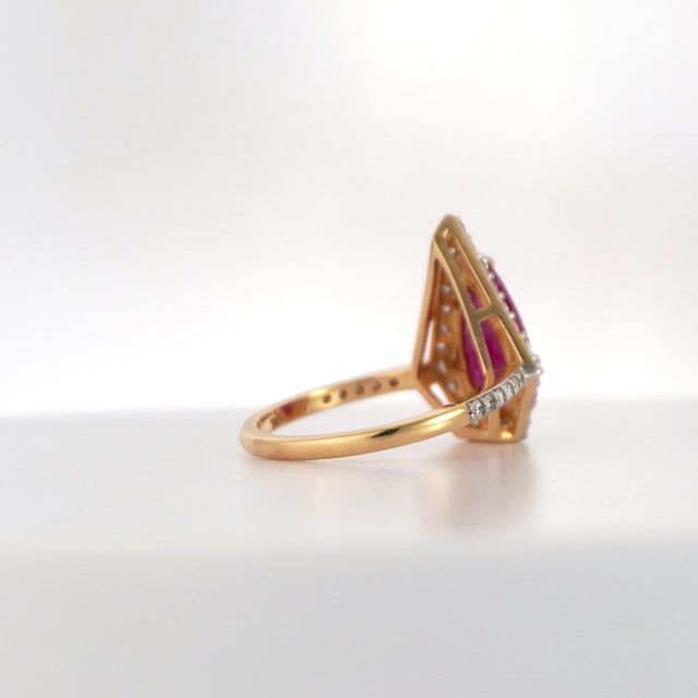 18k Yellow Gold Ruby & Diamond Ring With 2.33ct Pear-Cut Ruby For Sale In New York - Image 6 of 9